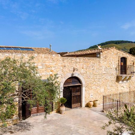 Masseria Fortificata Lo Zafferaneto Buccheri Esterno foto