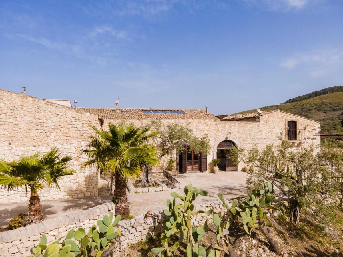 Masseria Fortificata Lo Zafferaneto Buccheri Esterno foto