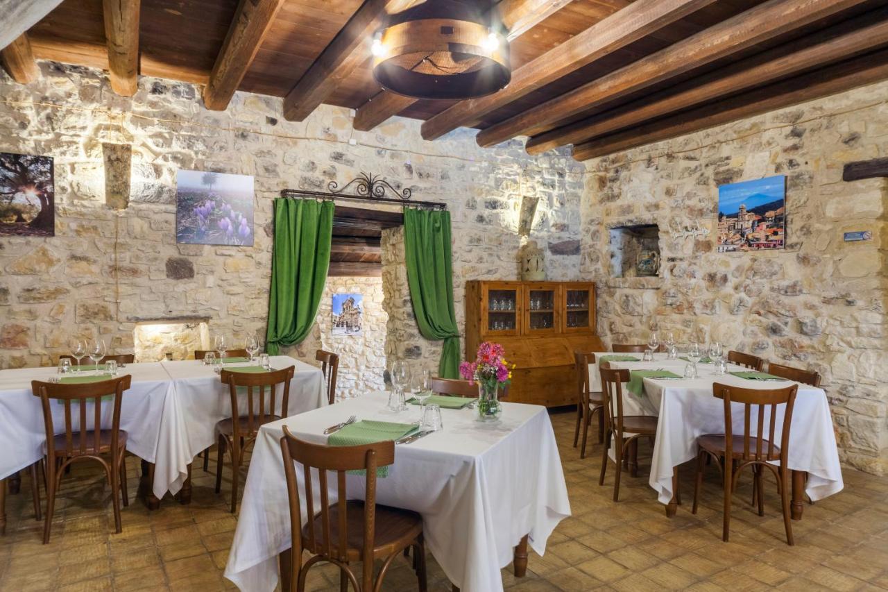 Masseria Fortificata Lo Zafferaneto Buccheri Esterno foto