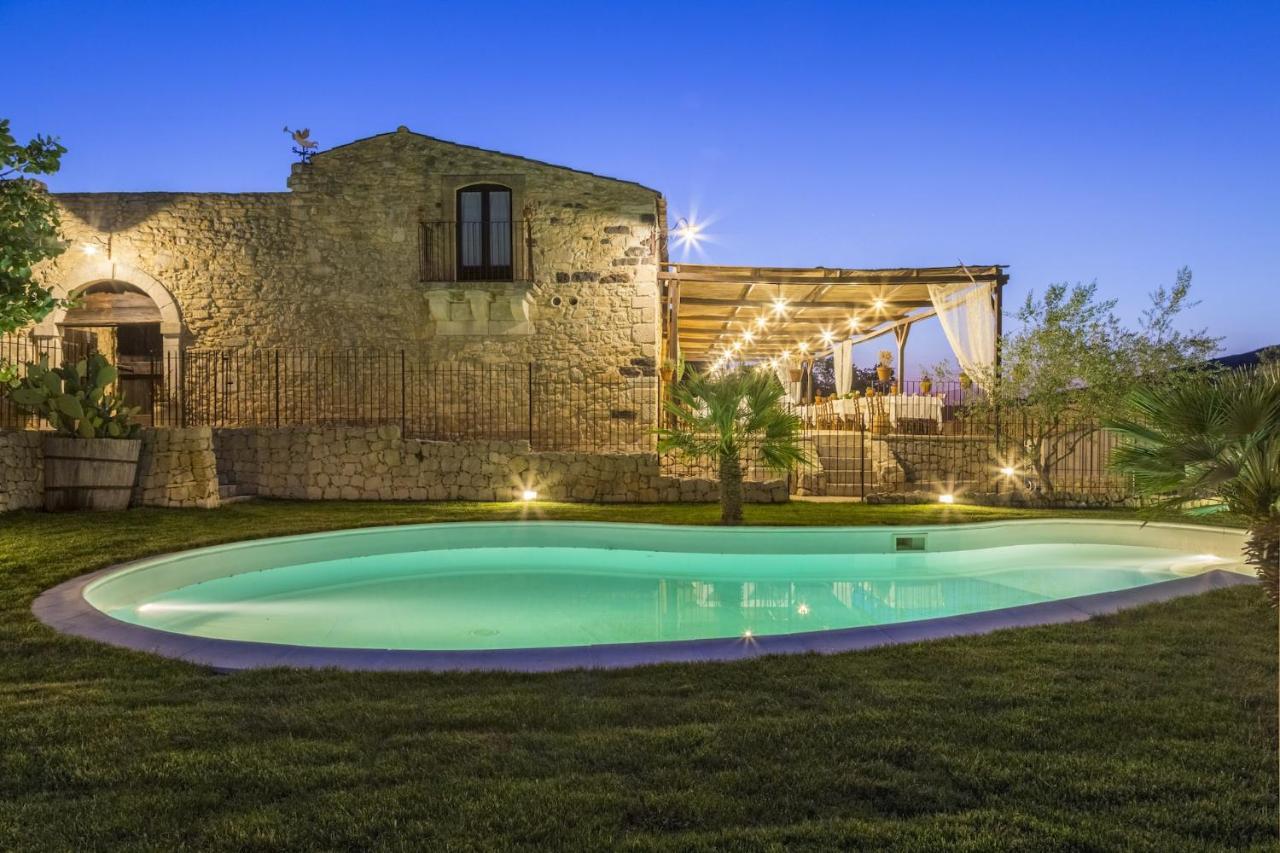 Masseria Fortificata Lo Zafferaneto Buccheri Esterno foto