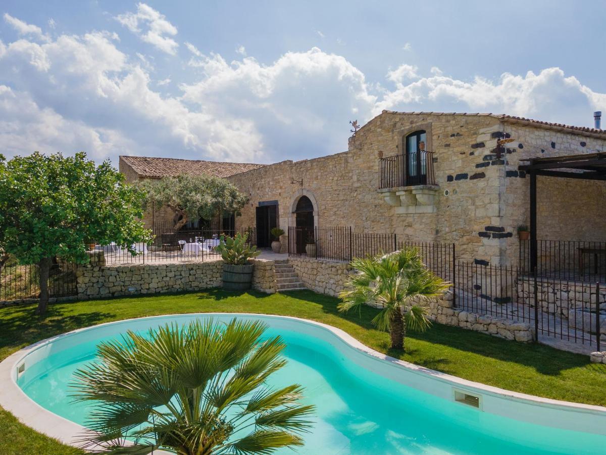 Masseria Fortificata Lo Zafferaneto Buccheri Esterno foto