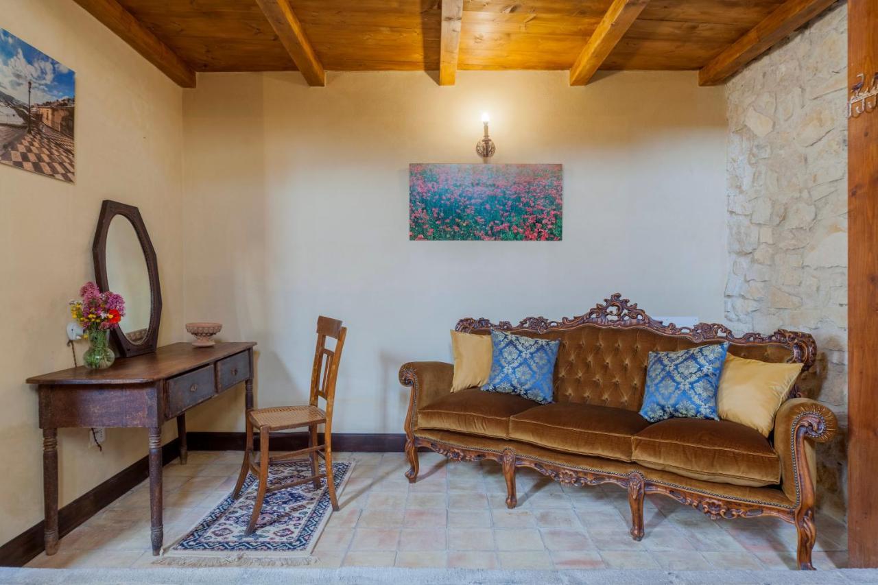 Masseria Fortificata Lo Zafferaneto Buccheri Esterno foto