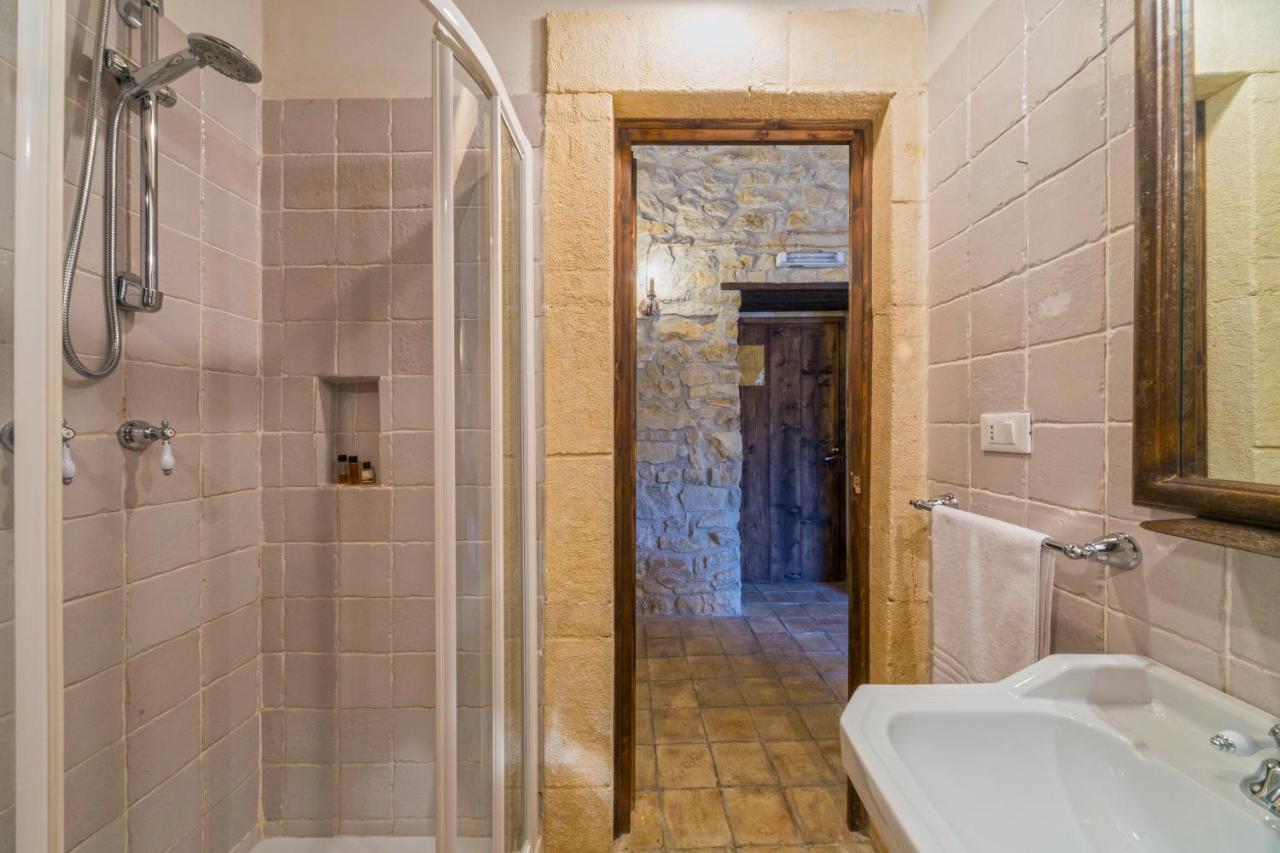 Masseria Fortificata Lo Zafferaneto Buccheri Esterno foto