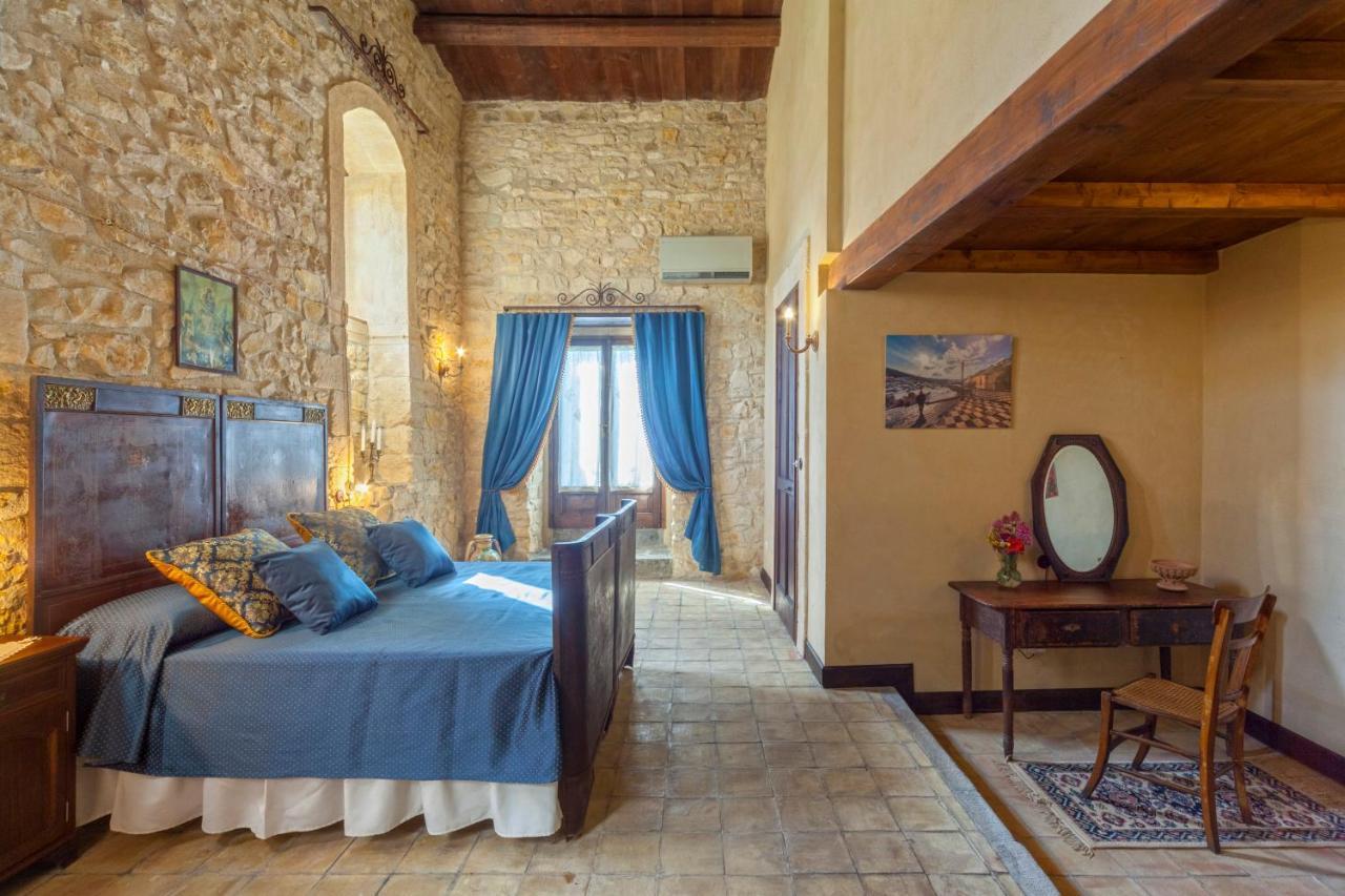 Masseria Fortificata Lo Zafferaneto Buccheri Esterno foto