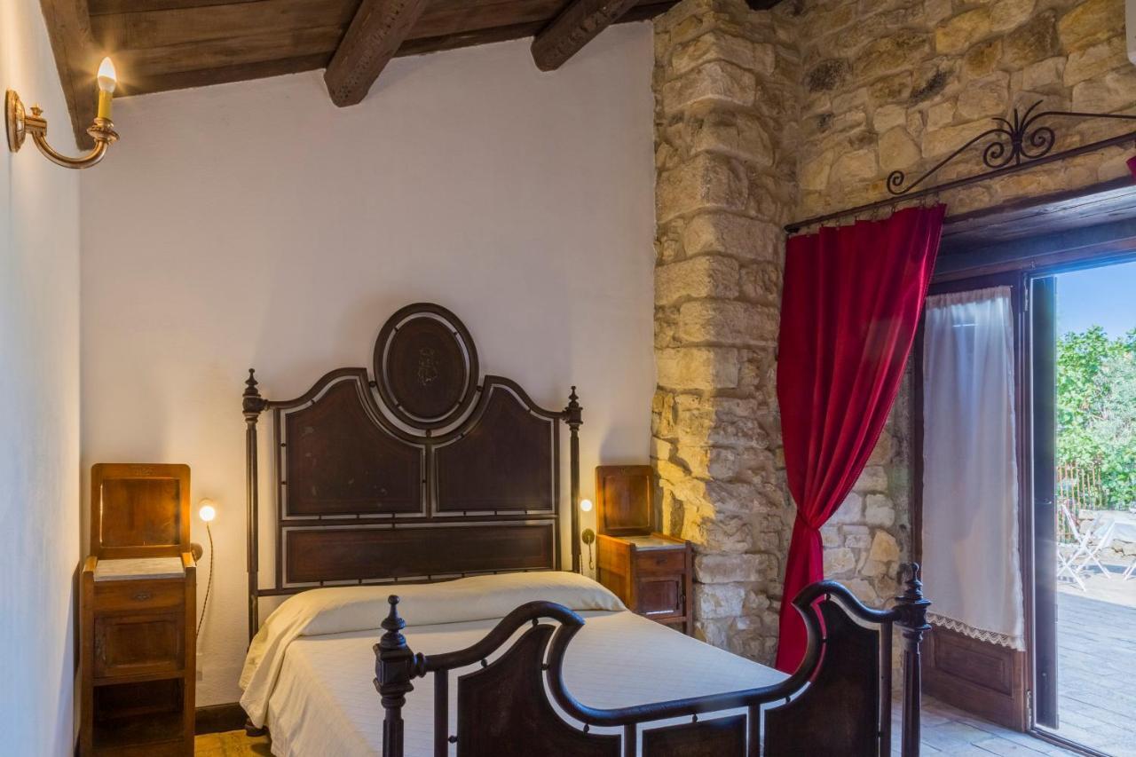 Masseria Fortificata Lo Zafferaneto Buccheri Esterno foto