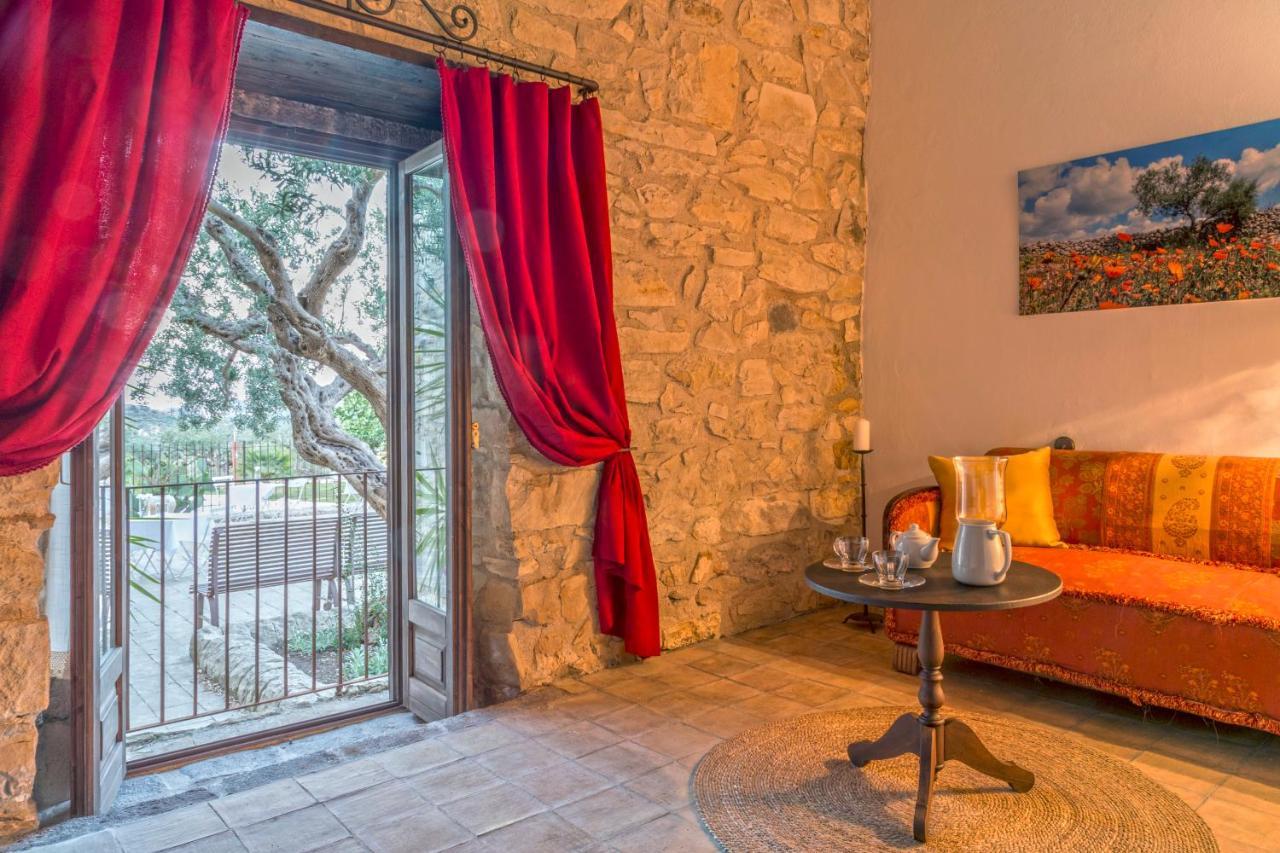 Masseria Fortificata Lo Zafferaneto Buccheri Esterno foto