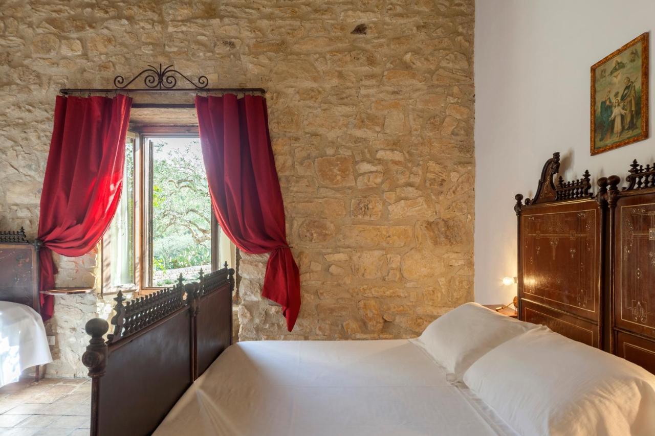 Masseria Fortificata Lo Zafferaneto Buccheri Esterno foto