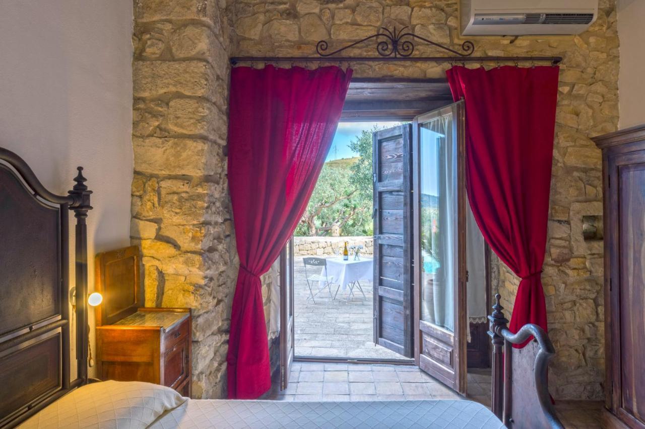 Masseria Fortificata Lo Zafferaneto Buccheri Esterno foto