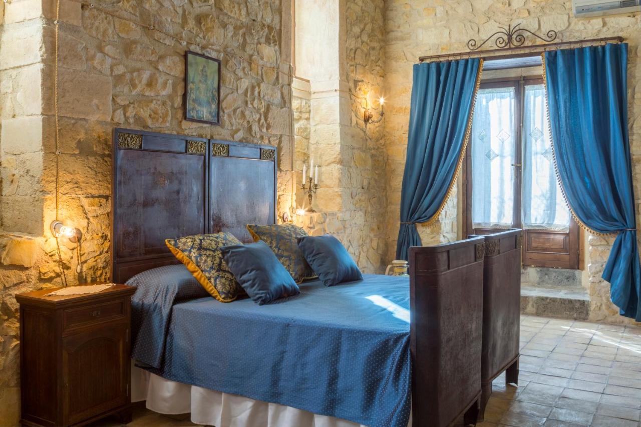 Masseria Fortificata Lo Zafferaneto Buccheri Esterno foto
