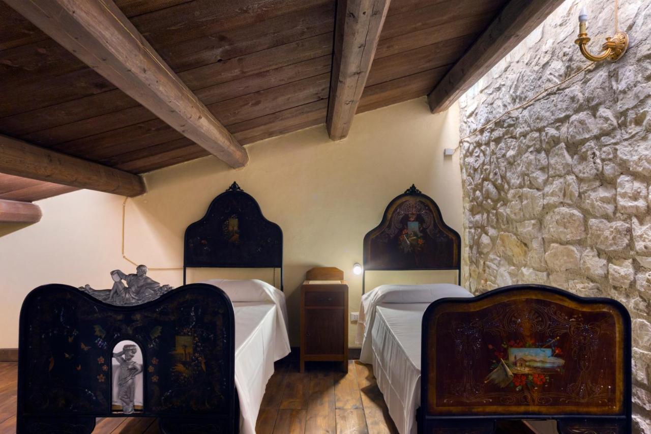 Masseria Fortificata Lo Zafferaneto Buccheri Esterno foto